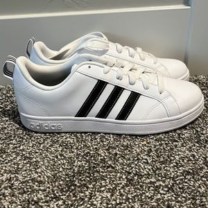 Womens Adidas classic sneakers size 7